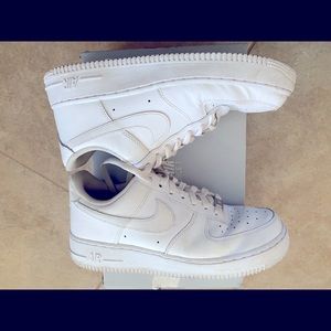 Women’s Nike Air Force 1 ‘07 size 8